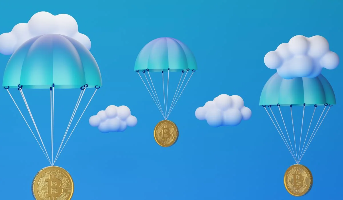 Three parachutes with bitcoins